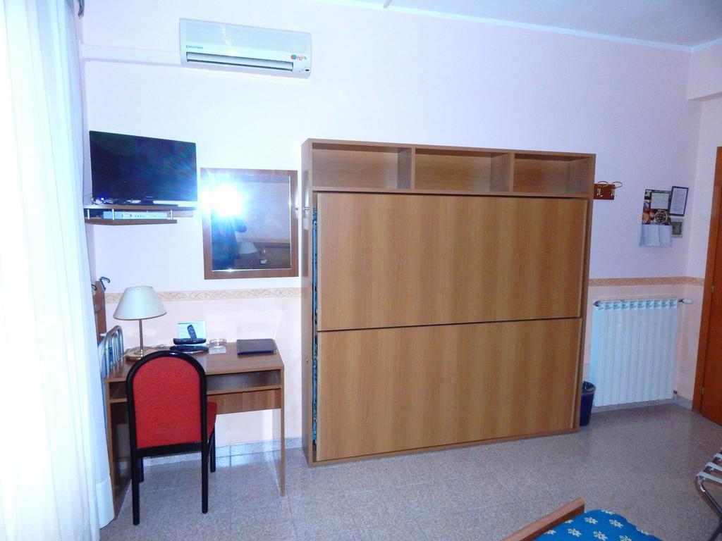 Hotel Torre Antica Loano Oda fotoğraf