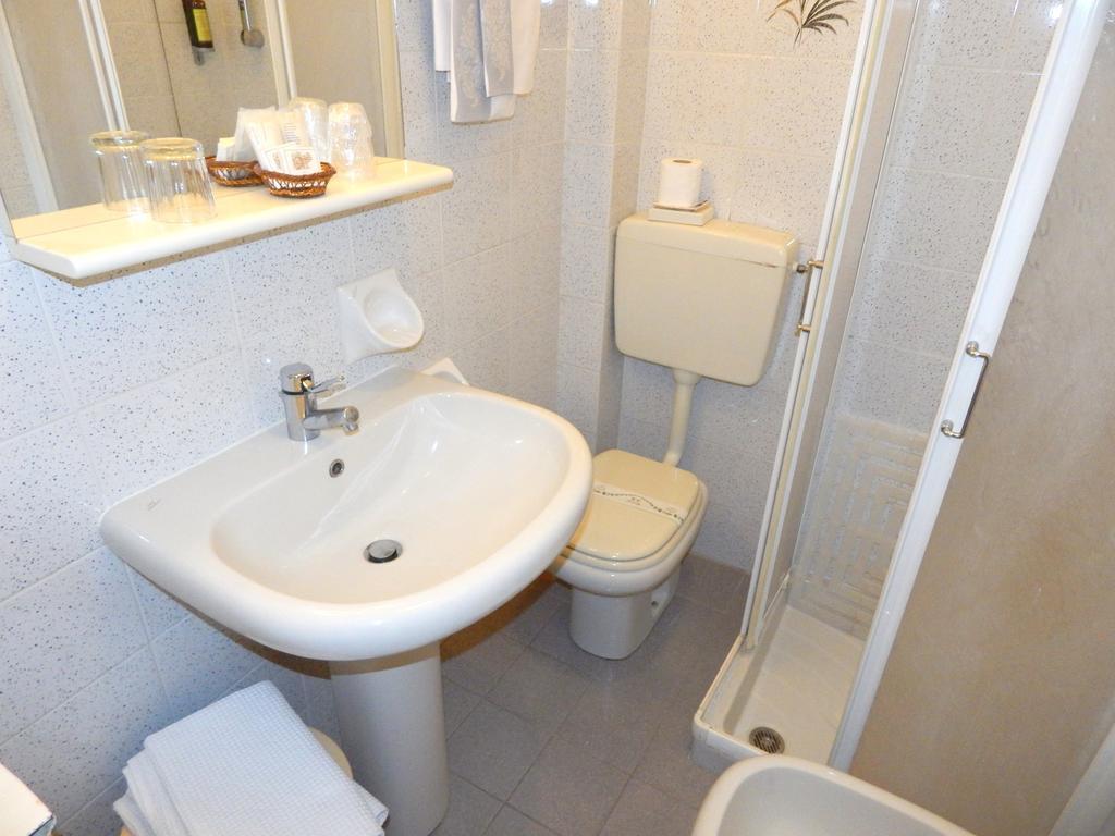 Hotel Torre Antica Loano Oda fotoğraf