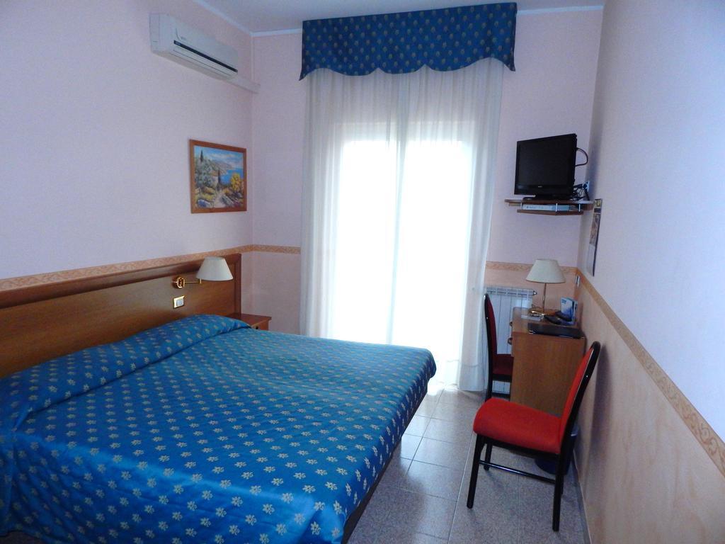 Hotel Torre Antica Loano Oda fotoğraf
