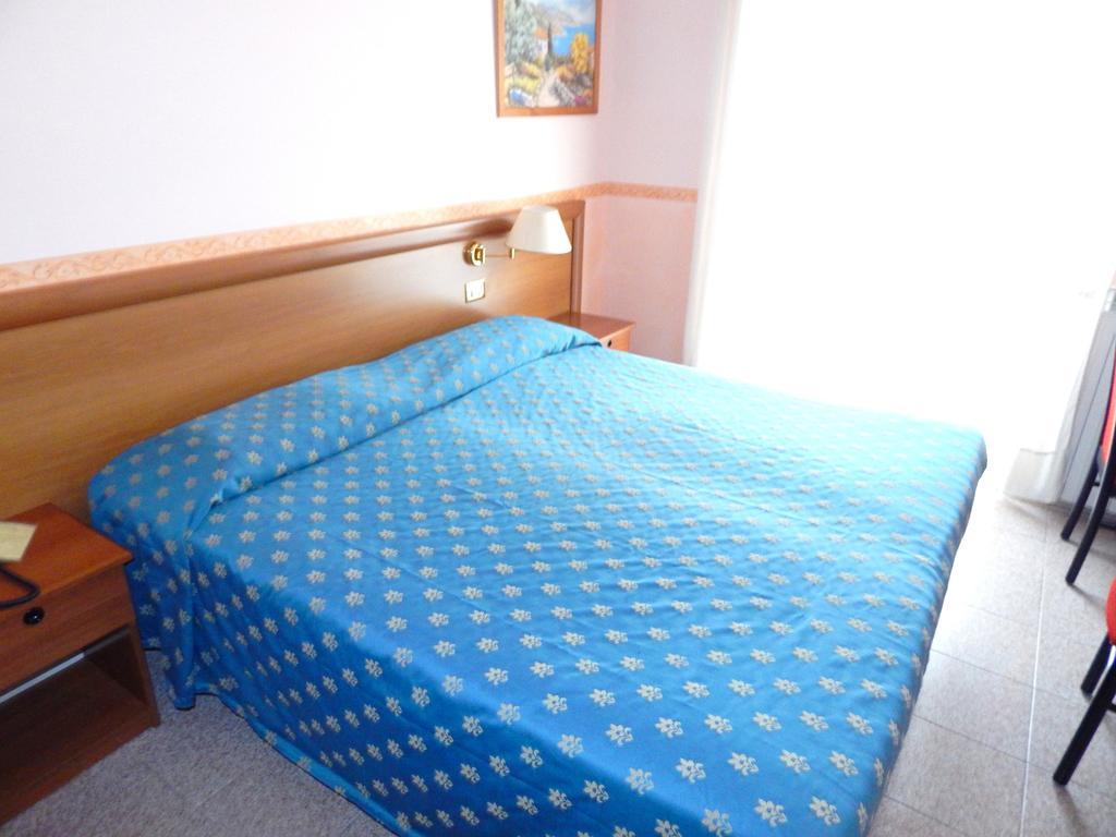 Hotel Torre Antica Loano Oda fotoğraf
