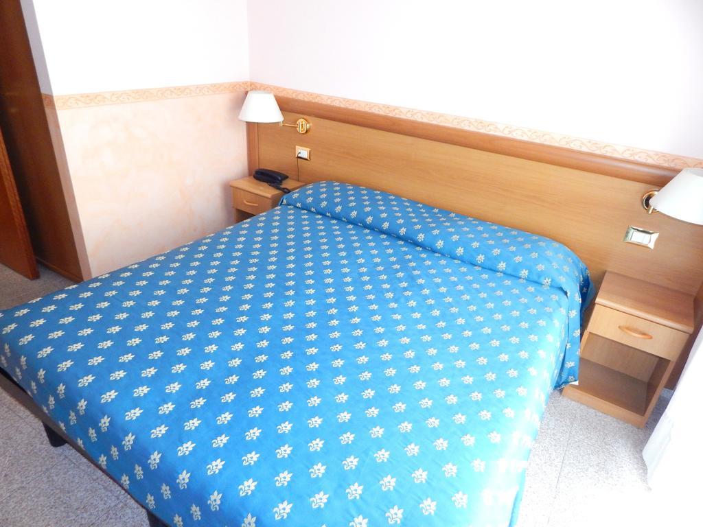 Hotel Torre Antica Loano Oda fotoğraf
