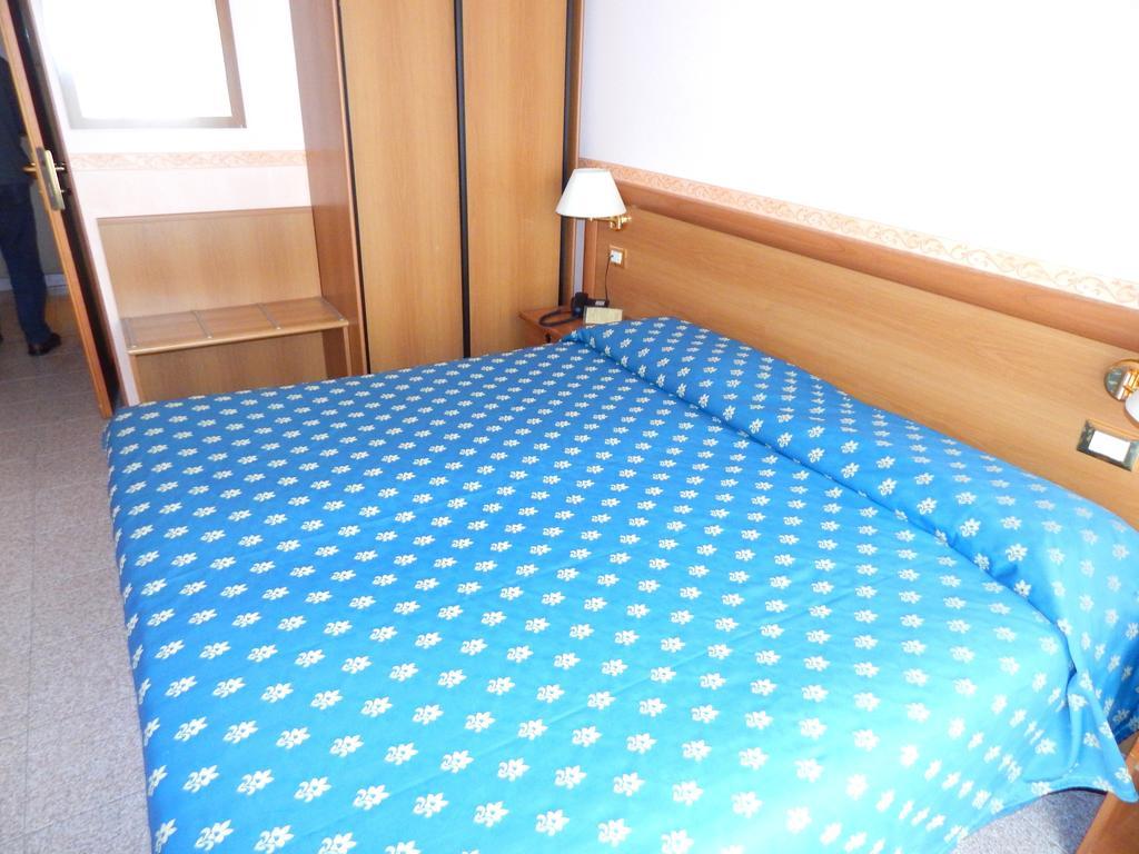 Hotel Torre Antica Loano Oda fotoğraf