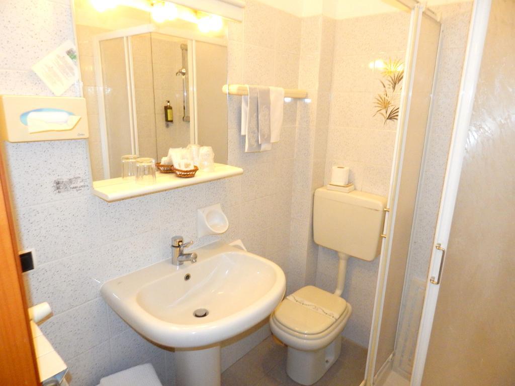 Hotel Torre Antica Loano Oda fotoğraf